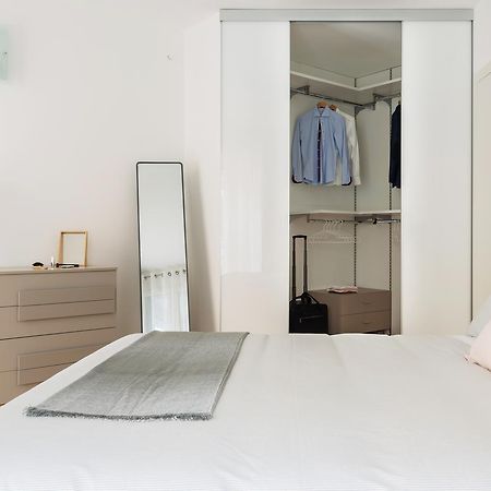 Appartamento Joivy Sunny 1-Bed Flat With Balcony Milano Esterno foto