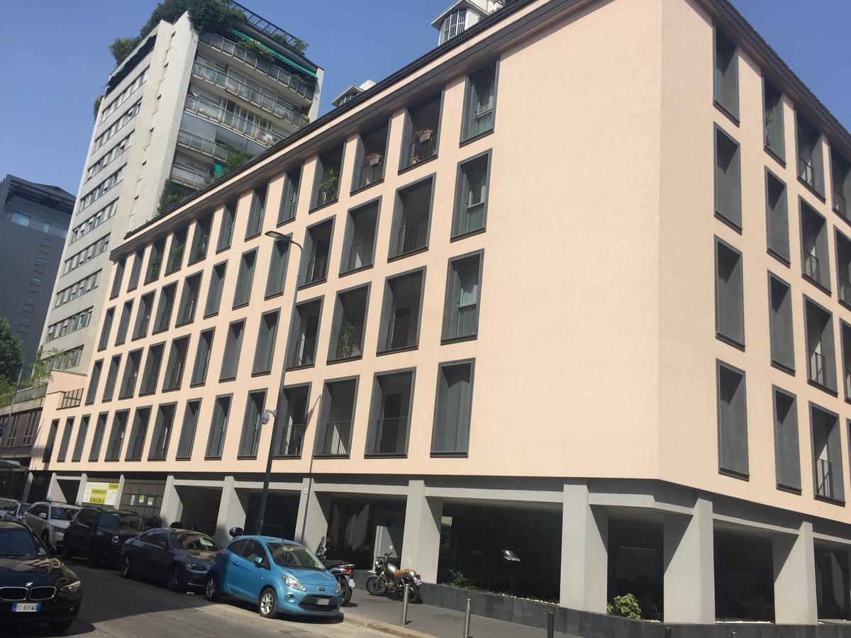 Appartamento Joivy Sunny 1-Bed Flat With Balcony Milano Esterno foto